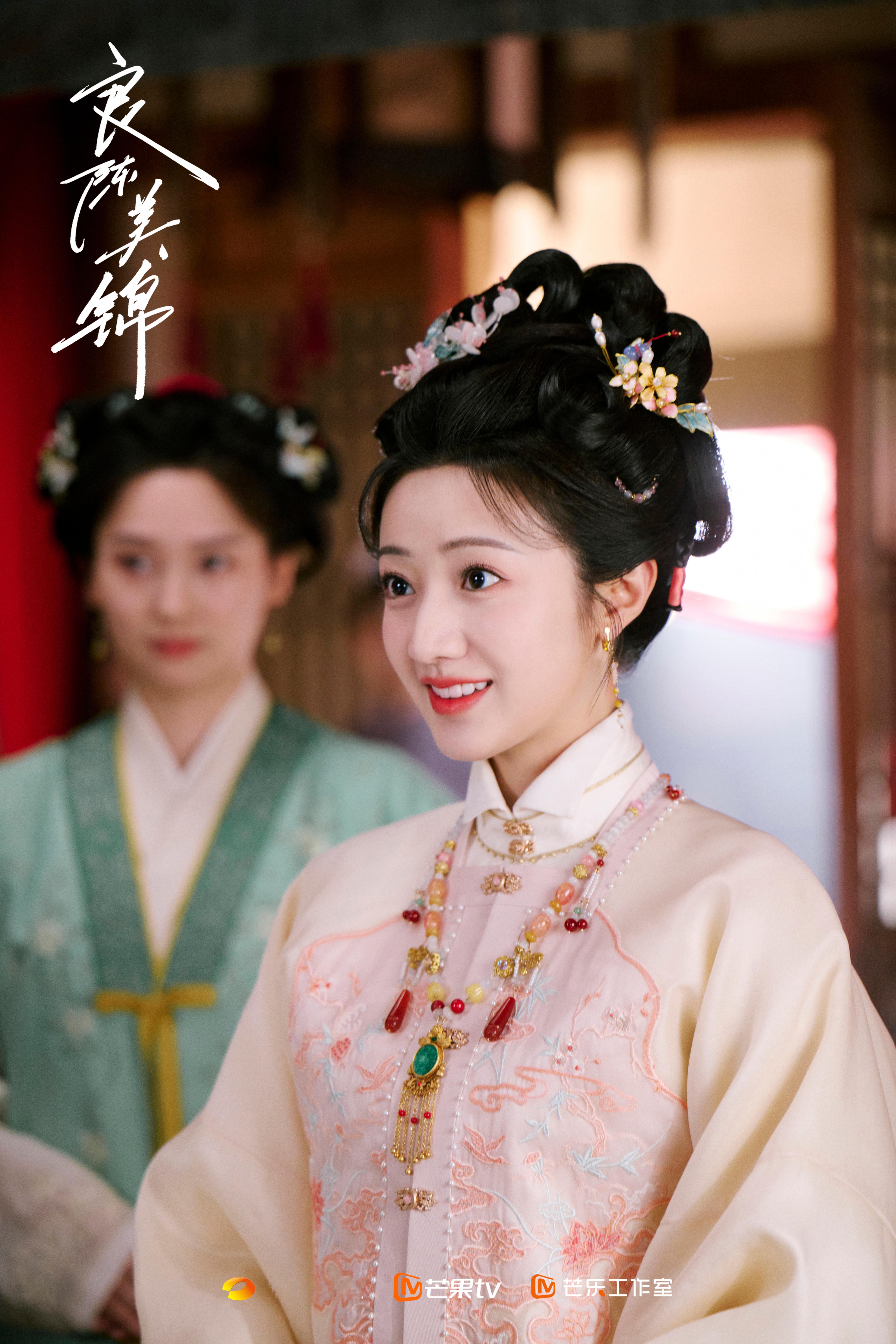 哇 澜姐儿新发型新粉衣好美！