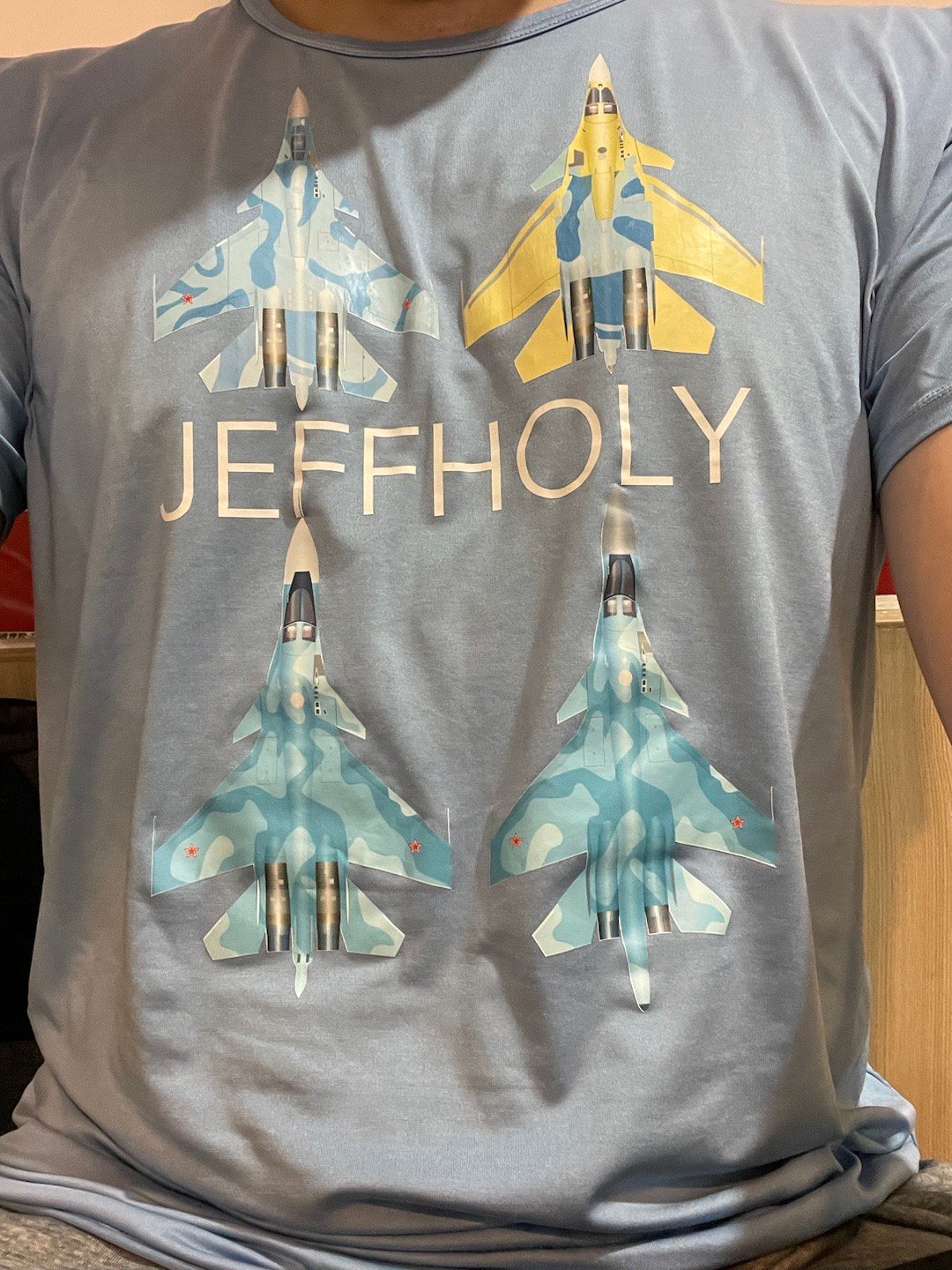 把好多年前印的2b衣服翻出来穿一下 ​​​