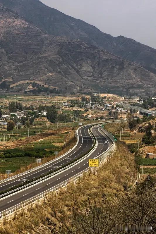 大理州公安局交通管理支队高速交警四大队辖区路况提示：2025年2月18日10时1