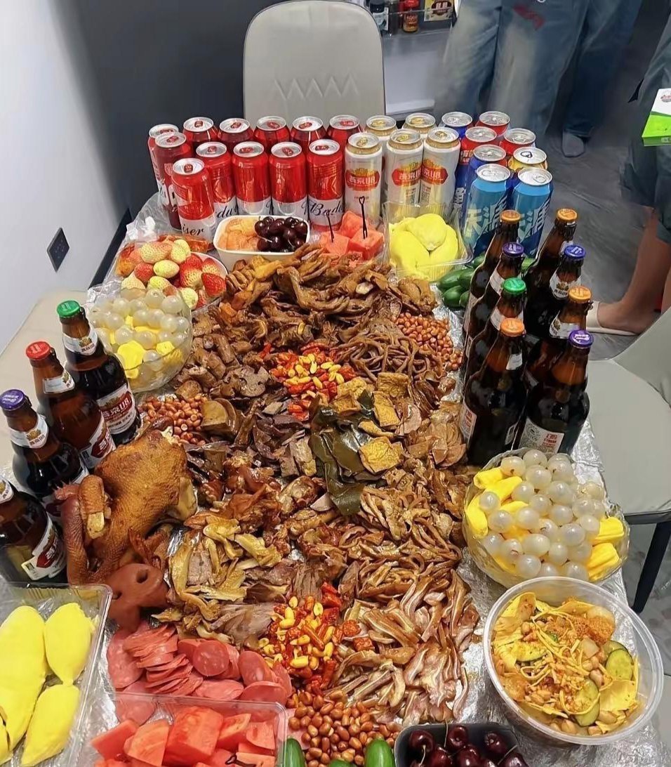 假如两家同时请你吃饭，你会去哪家 