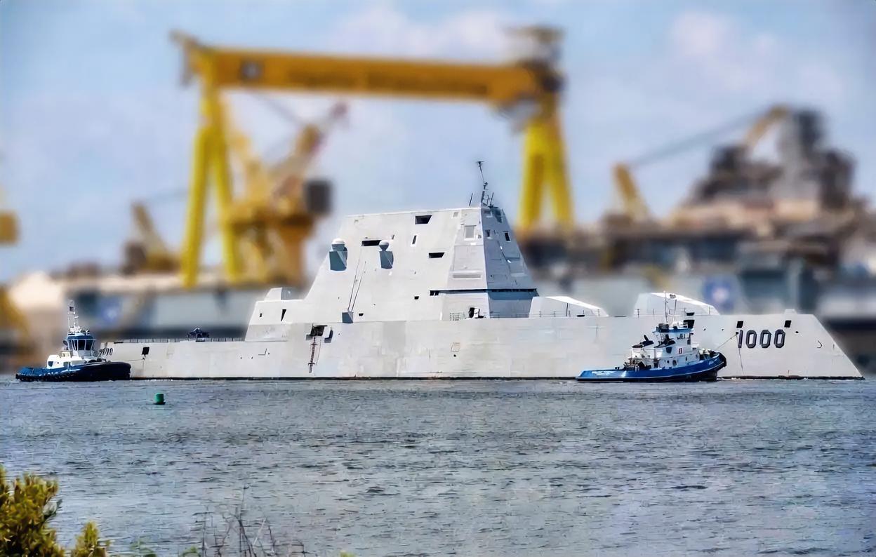近日，美军朱姆沃尔特”号驱逐舰（DDG-1000）在密西西比州帕斯卡古拉的HII
