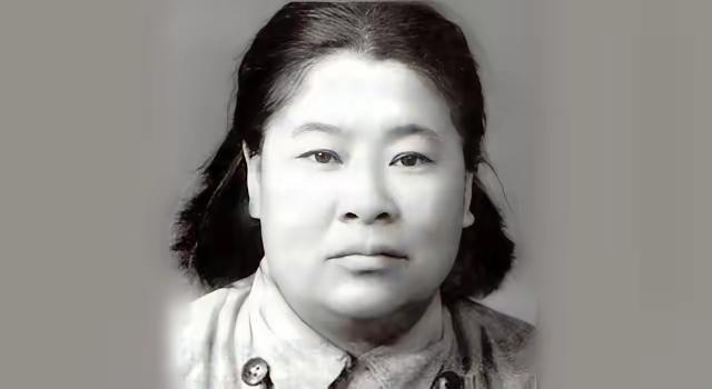 1933年，许世友听说部队有一位武当出身的女侠何子友，便想要切磋一番，他迈着自信