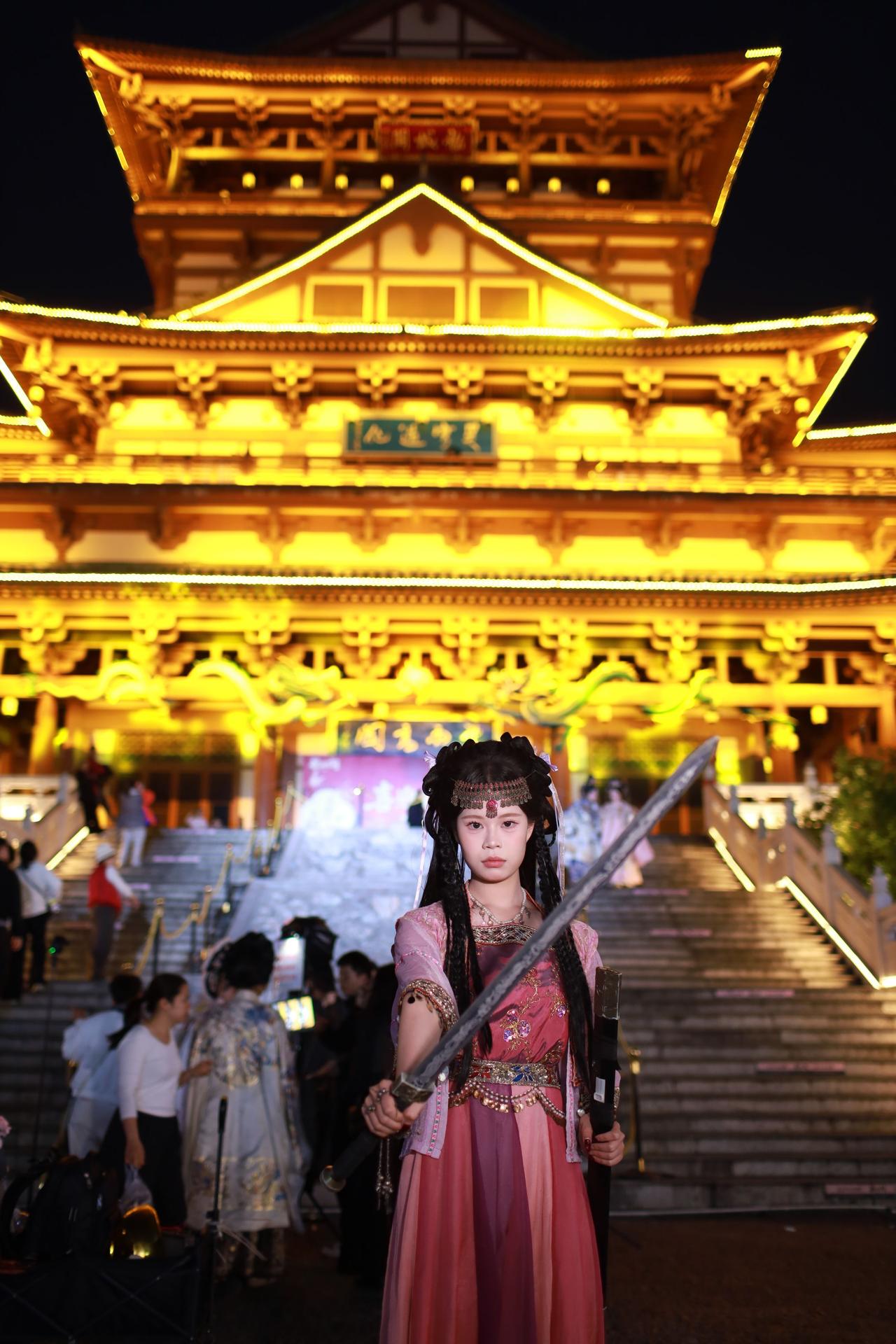 偶遇古镇民俗文化 民族特色民族文化 民族舞蹈舞出民族特色 民族服饰