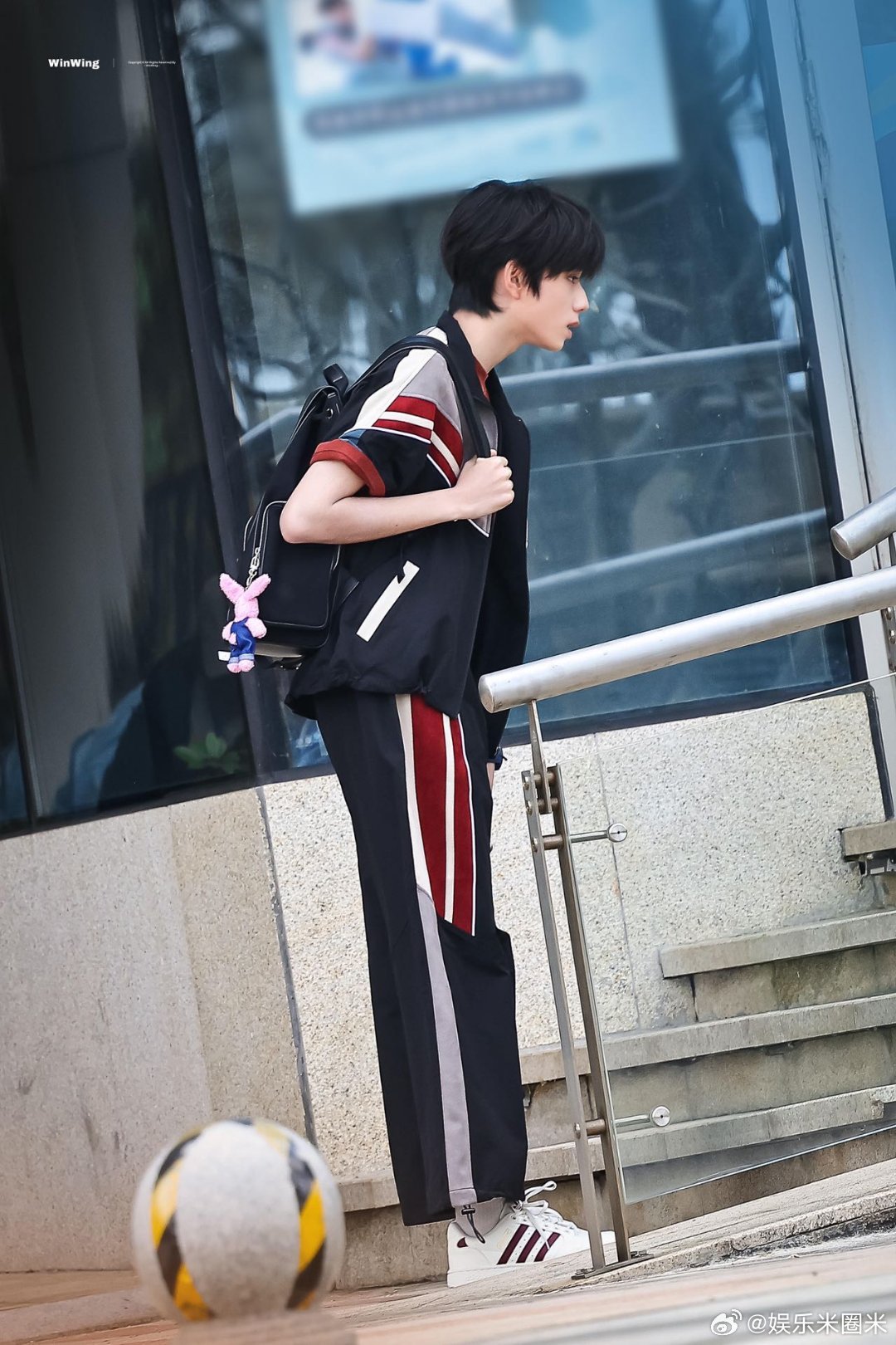 王橹杰下颌线check萌系长相配超绝下颌线也太绝了！拍戏辛苦减脂没白费，线条利落