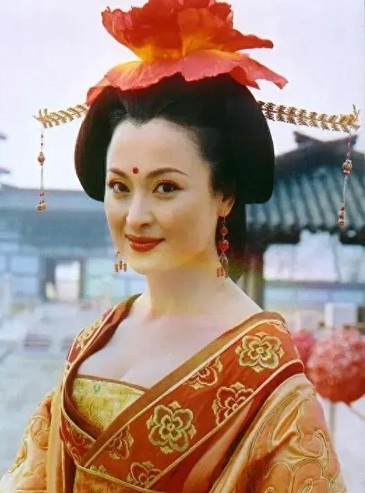 #杨玉环当真是水性杨花吗#杨玉环应该不是水性杨花的女人，但摊上了那么个公公又有什