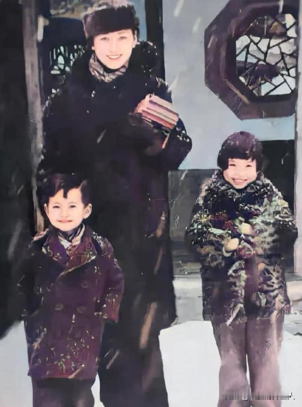 1928年，在东北大学后花园，张学良对已婚林徽因，轻佻地说：“徽因，来做我家庭教