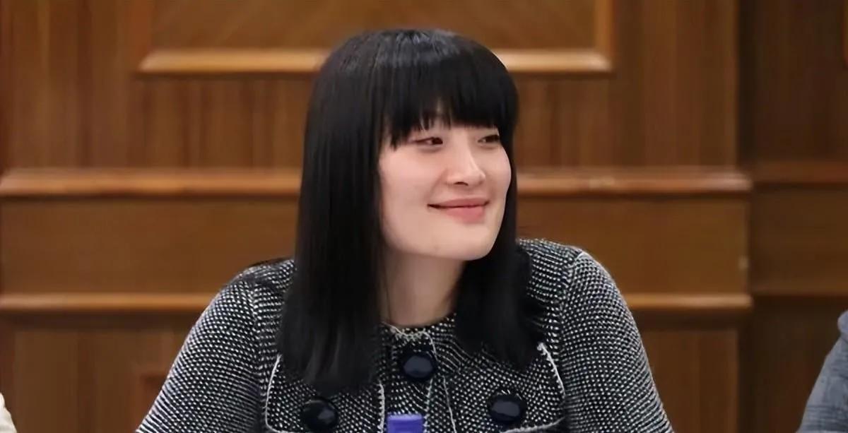 【热点评述】宗馥莉为什么要辞去娃哈哈集团法人代表、董事及董事长职务？
近期，一则