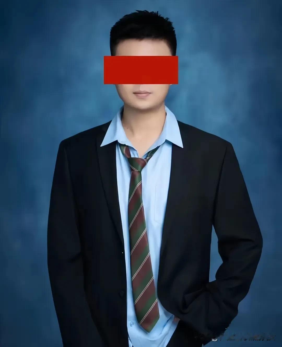 小赵很优秀，30岁四个博士学位两个博士后。  我看着也像江湖骗子！
    正常