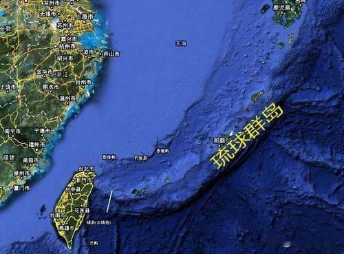 琉球群岛原住民掀桌子抗争，坚决反对日本修宪扩军
 
　　琉球群岛世代生息着本土原