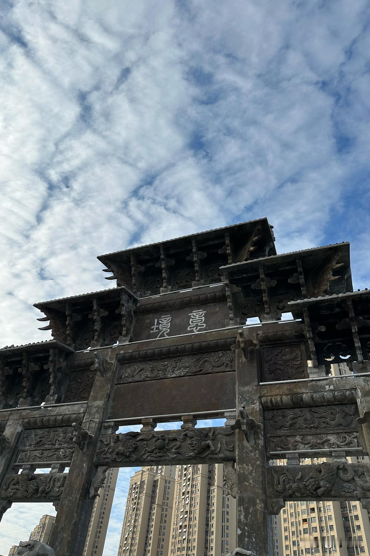 曾经的“臭老九”，如今成了香饽饽！
刚刚，去接孩子的时候，我和一位退休教师闲聊，