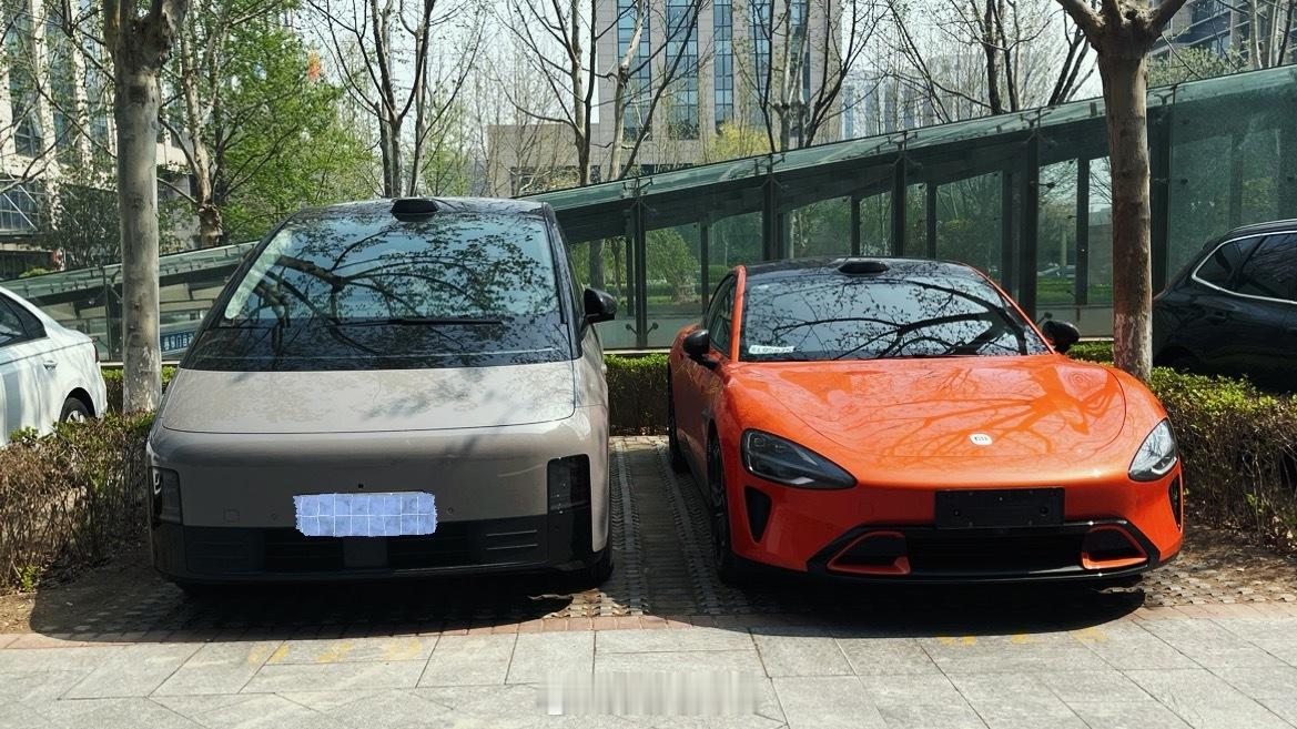 同时拥有两台全网最火的车是一种什么感觉？ ​​​