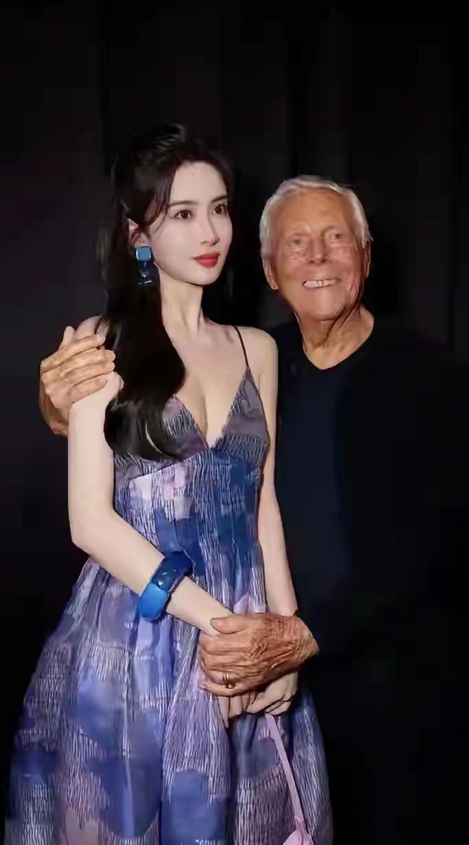 阿玛尼先生也太热情了
难看出阿玛尼对孟子义的喜欢
被阿玛尼先生青睐
就是被时尚接