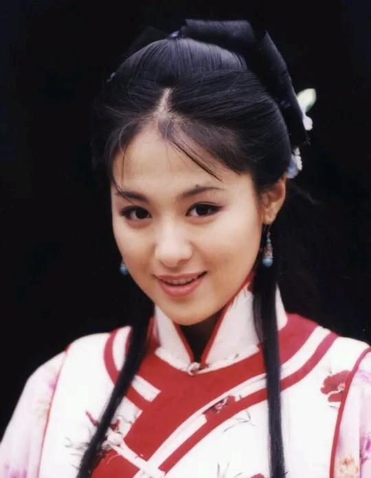 第214微沈傲君；眉里藏珠，顶级古典美的沈傲君
一个女子，眉里藏珠，独特的古典美