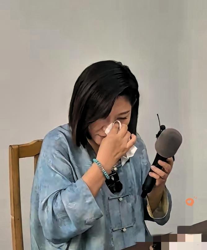 王暖暖儿子的“黑户”困境，哪是上户口这么简单？
 
真的看不得王暖暖掉眼泪！儿子