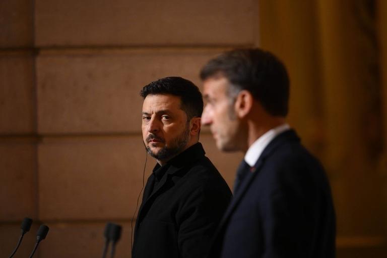 泽连斯基辞职传闻：真相与博弈
泽连斯基辞职传闻源于美俄和平谈判压力，但官方尚未确