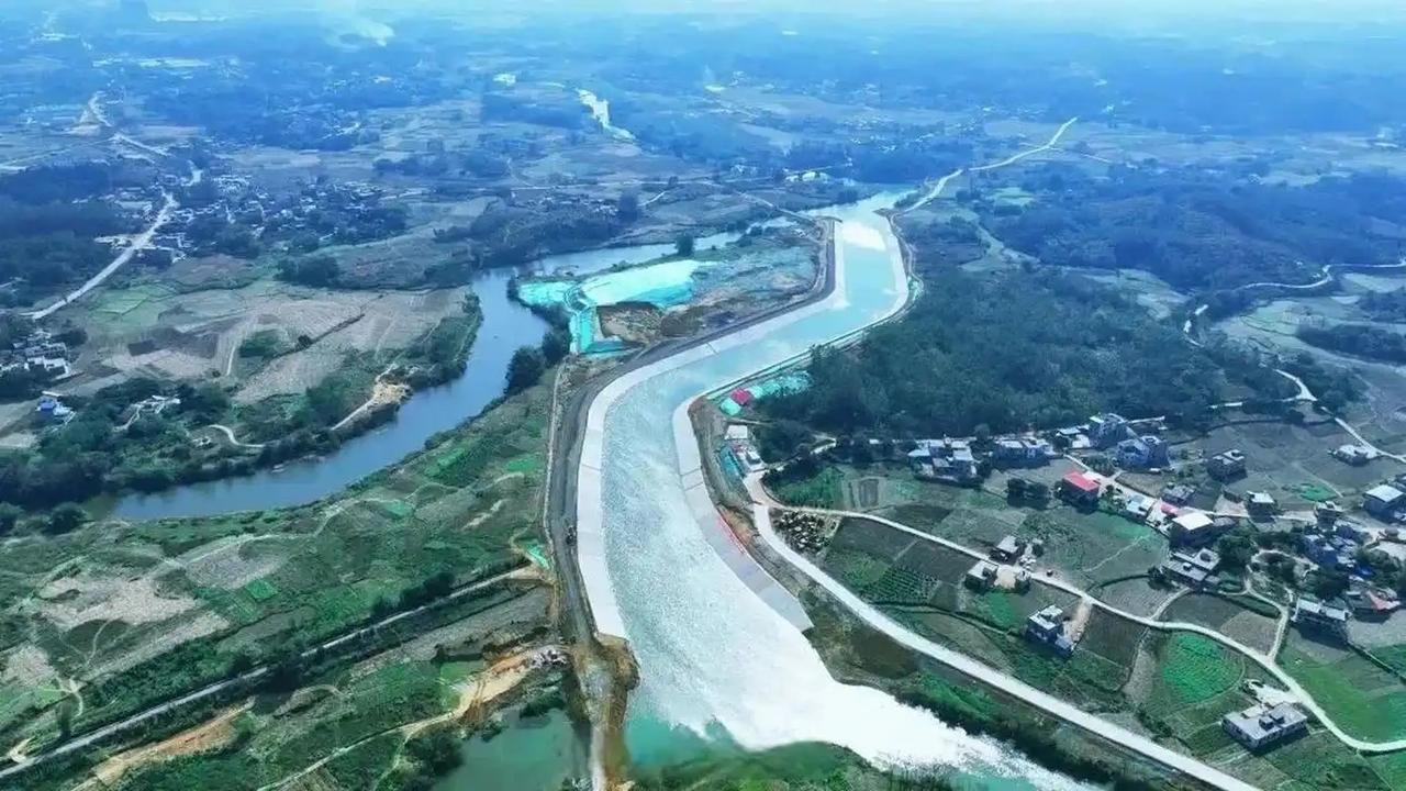 砸了700多亿，就是为了不看越南的脸色！2026年9月平陆运河即将通航，越南这回
