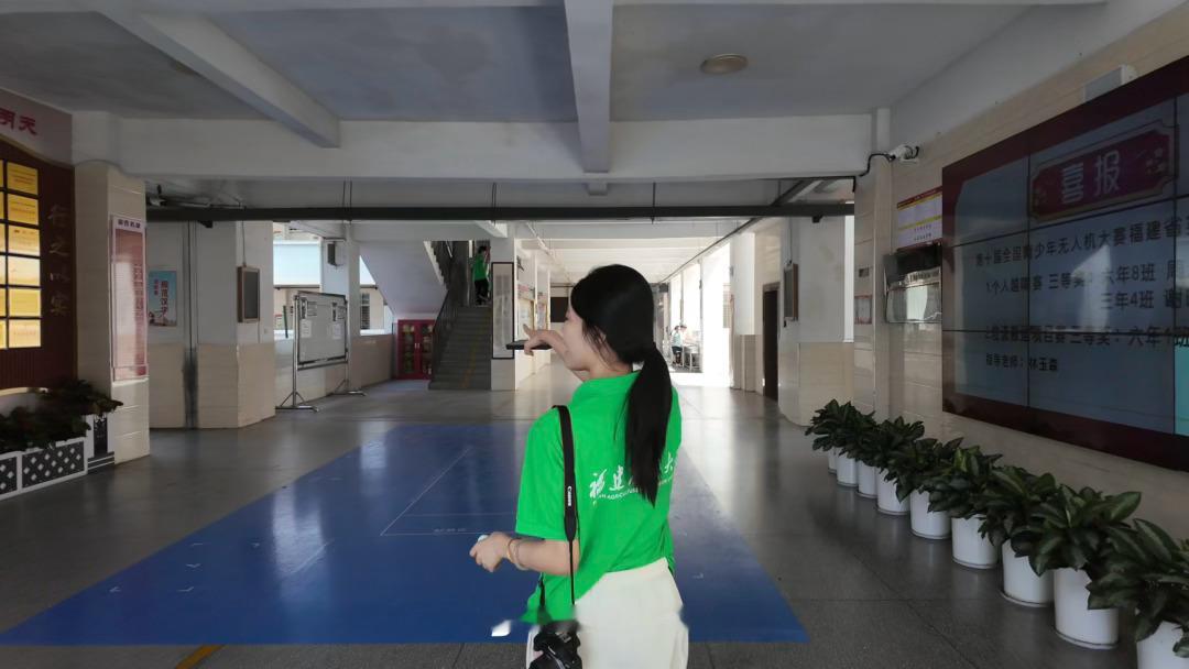 扮演了一个凶凶的老师发现他们出奇的乖 很配合的上完了课严慈相济才是硬道理 泉州