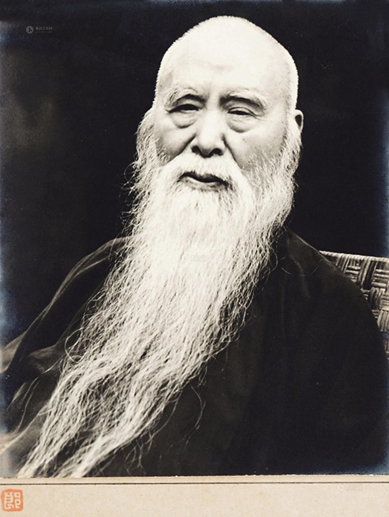 一湾海峡，隔断多少归乡人
 
蒋介石离开大陆26年，至死没有回过浙江奉化；
蒋经