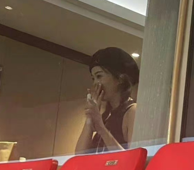 白鹿和时代少年团什么关系？ ​​​