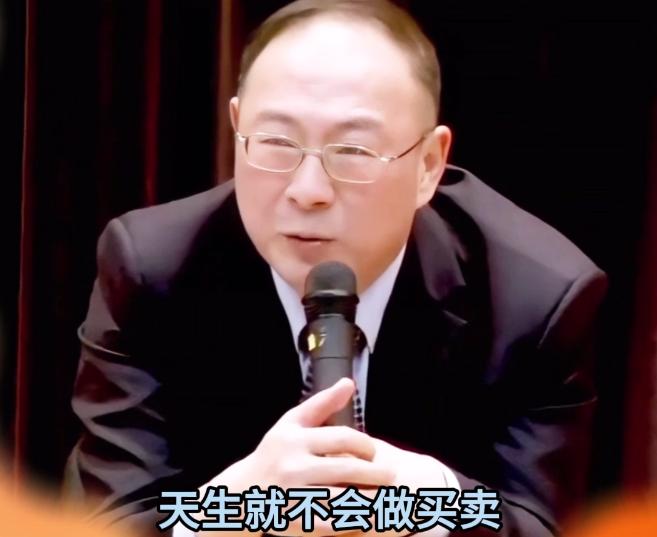 金灿荣：我买1套俄罗斯套娃，从列宁到普京的，多少钱？
俄罗斯商人：每套1200卢