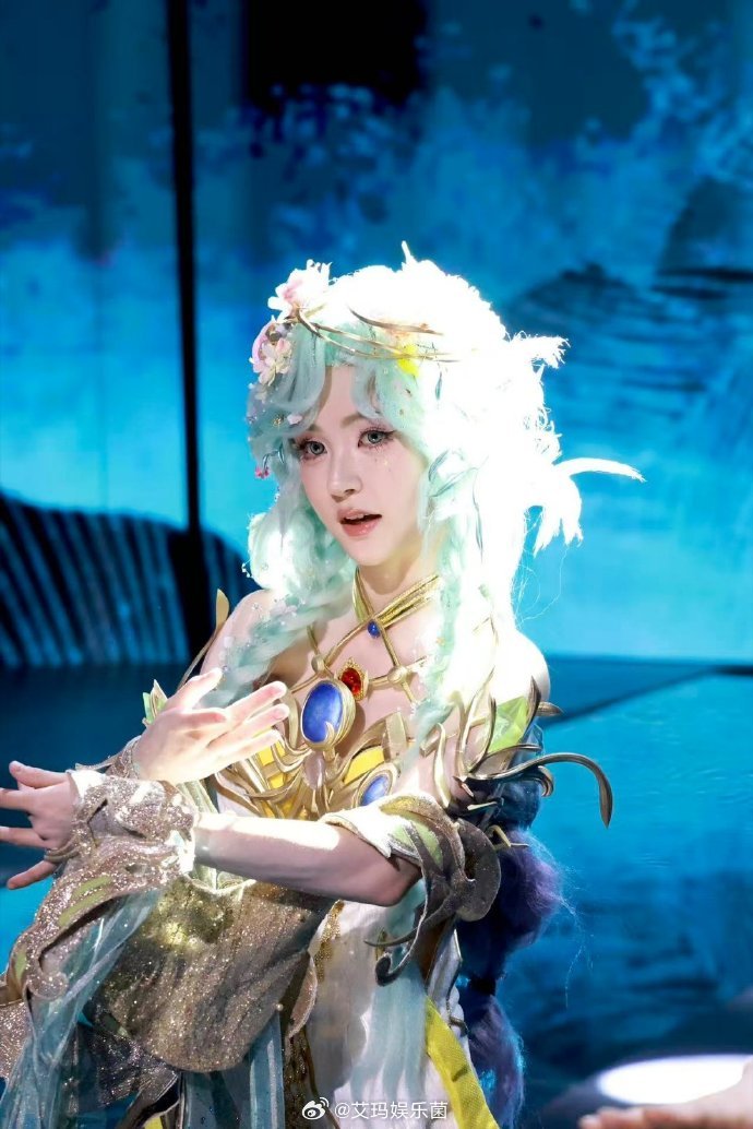 饶嘉迪是cos不是twins  仿佛原角色穿越次元而来，饶嘉迪的Cosplay精