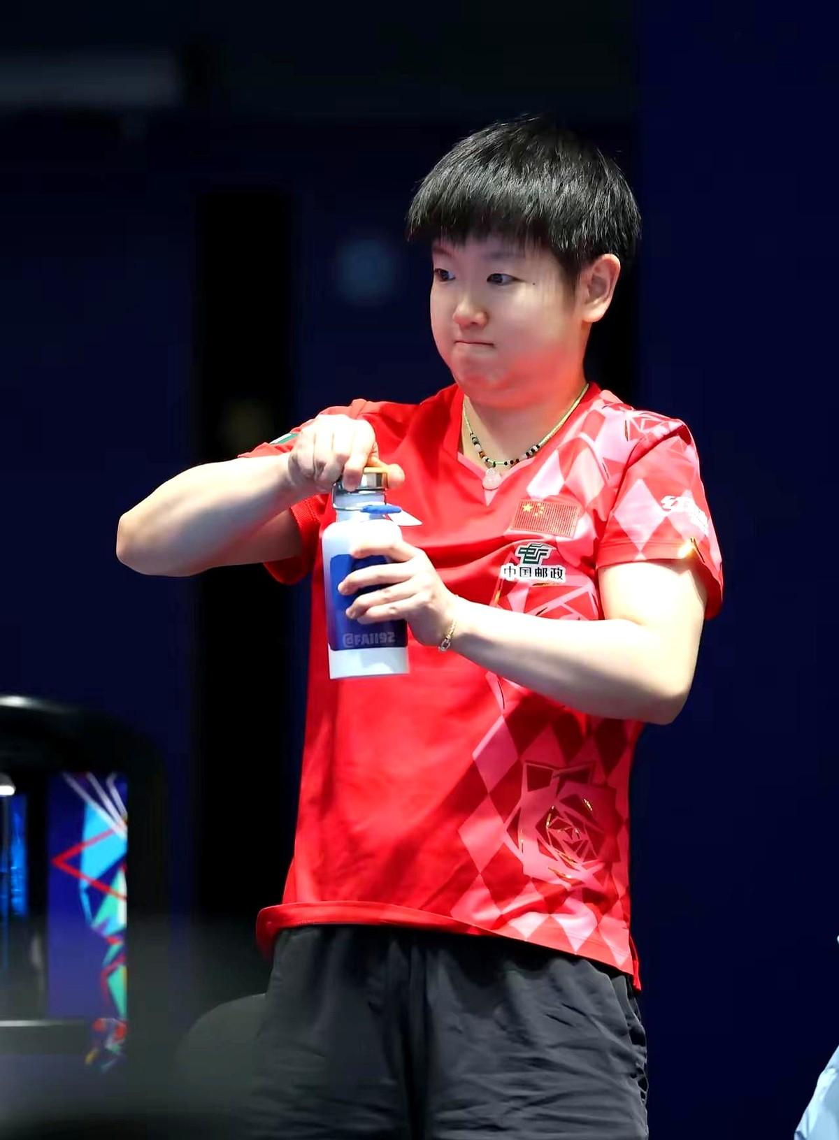 恭喜莎莎3:0战胜米特兰姆，晋级16强！
刚打完混双没几个小时，莎莎就又站在了单