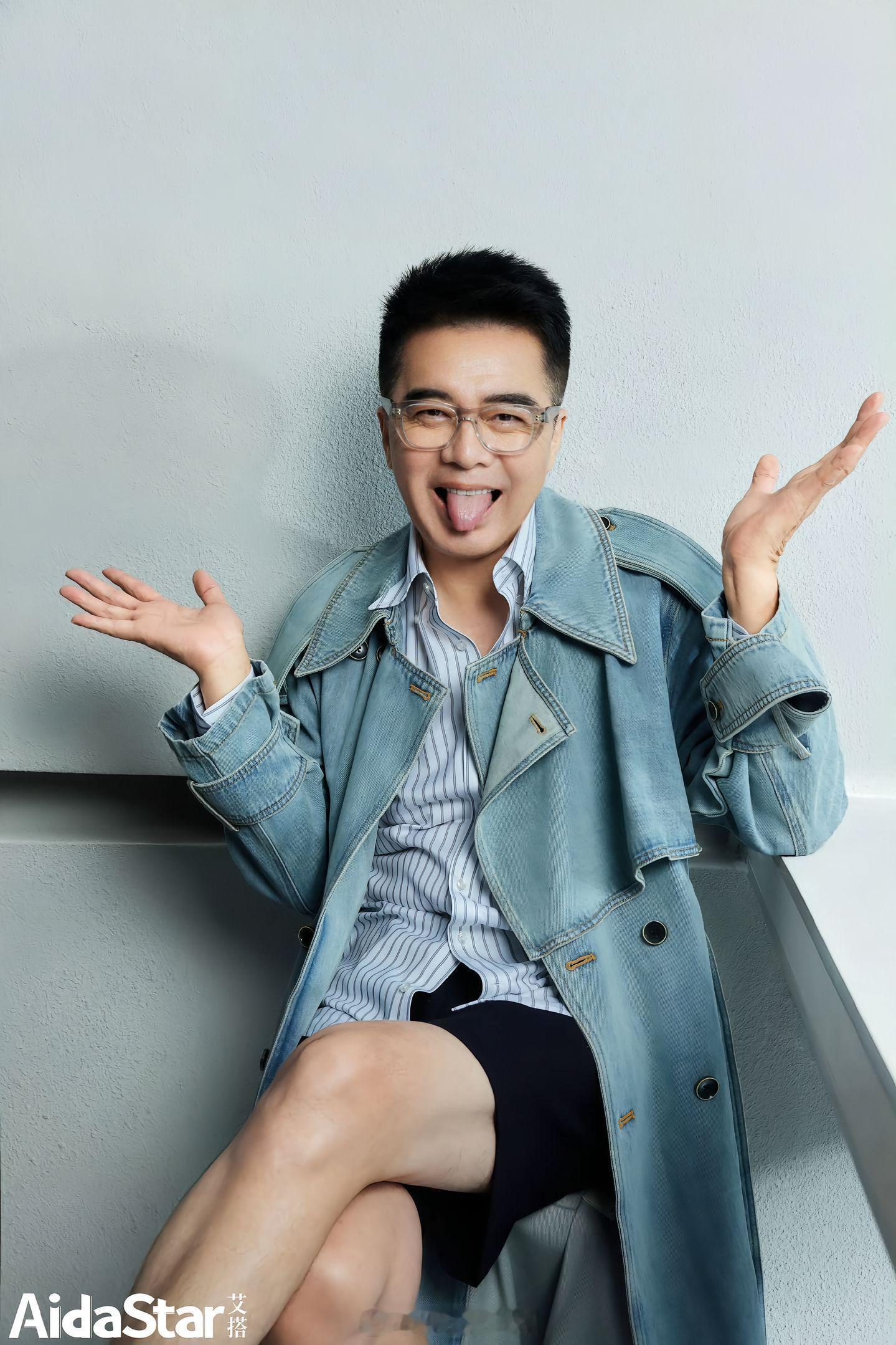 许亚军杂志近照 《人民的民义》祁同伟扮演者许亚军杂志近照，看起来压力很大~ ​​