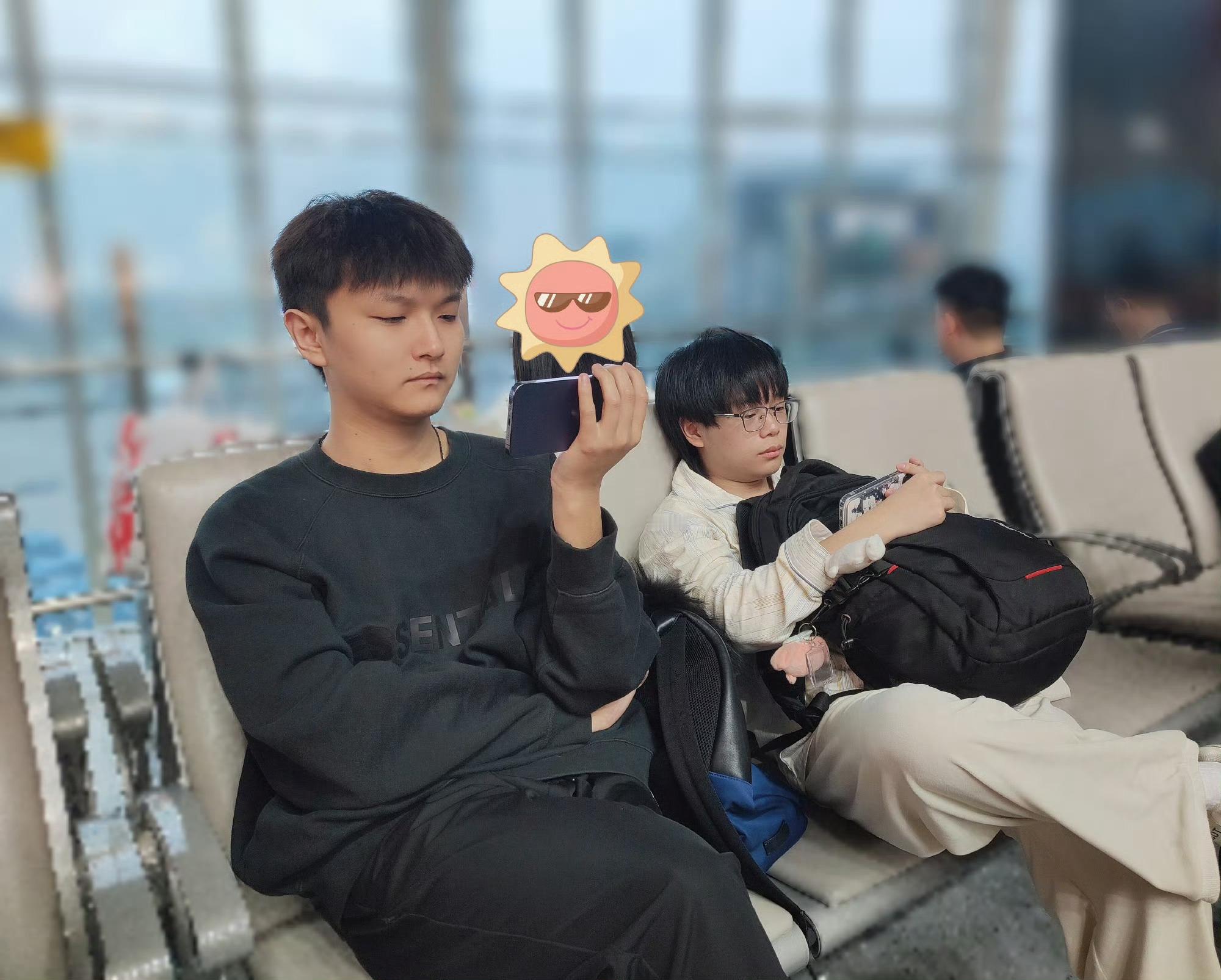 [悲伤][悲伤]这就是成都人民的松弛感吗？羡慕了！钟意老师穿了一件睡衣就去和林更