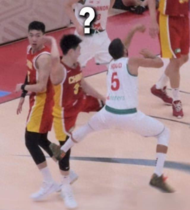 郭士强冷静拉起胡明轩，六次争议判罚激怒庞峥麟胜利背后藏何玄机