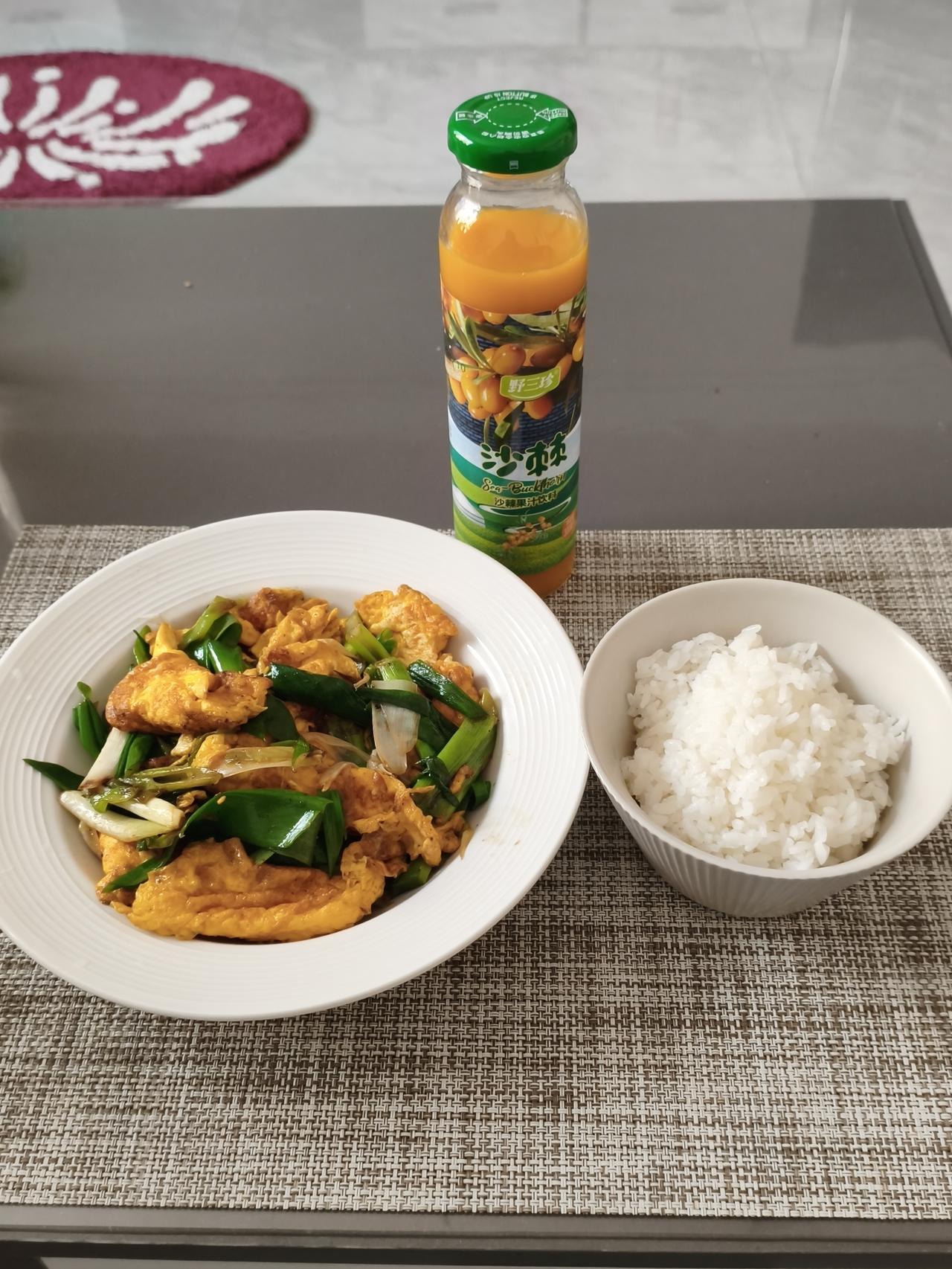 算起来我都40天没吃大米饭了，碳水控制的相当不错，可体重没降反到升了，整整140