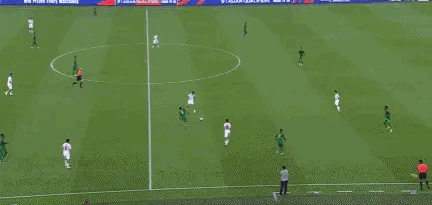 沙特防“荷兰三队”印尼，鸡飞狗跳辣眼睛，关键是前面不慌后面慌，秒杀的痛感瞬间来临