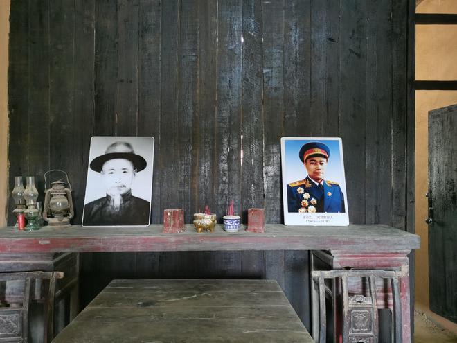 1949年，王近山父亲被气流卷入火车底惨死，军部对接人的两名同志下了处分，王近山