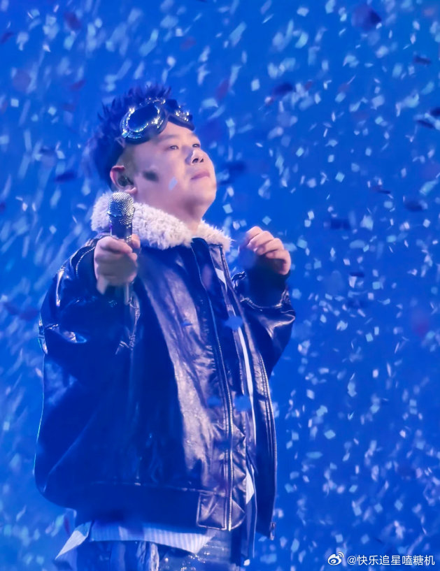 已经迫不及待要穿越到四月底蹦迪了！没想到要在唐山见到老舅和小岳岳，我已经开始期待