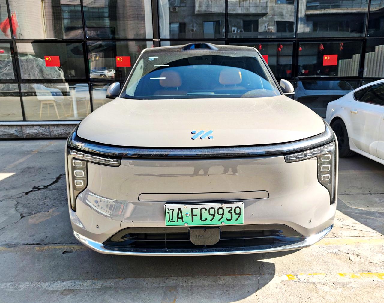 跨时代科技旗舰《智己LS8》
   上汽集团旗下，一款定位跨时代科技旗舰SUV，