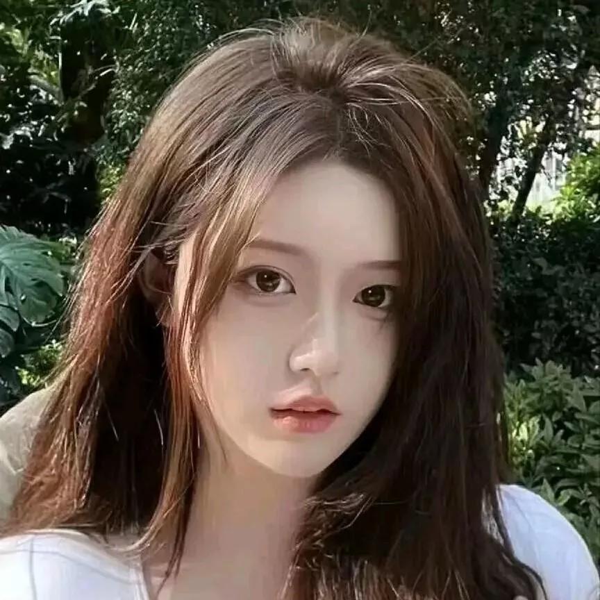 在自然中捕捉到的纯真瞬间，感受大自然的温柔拥抱。自然漫步时光 草地的治愈感 自然