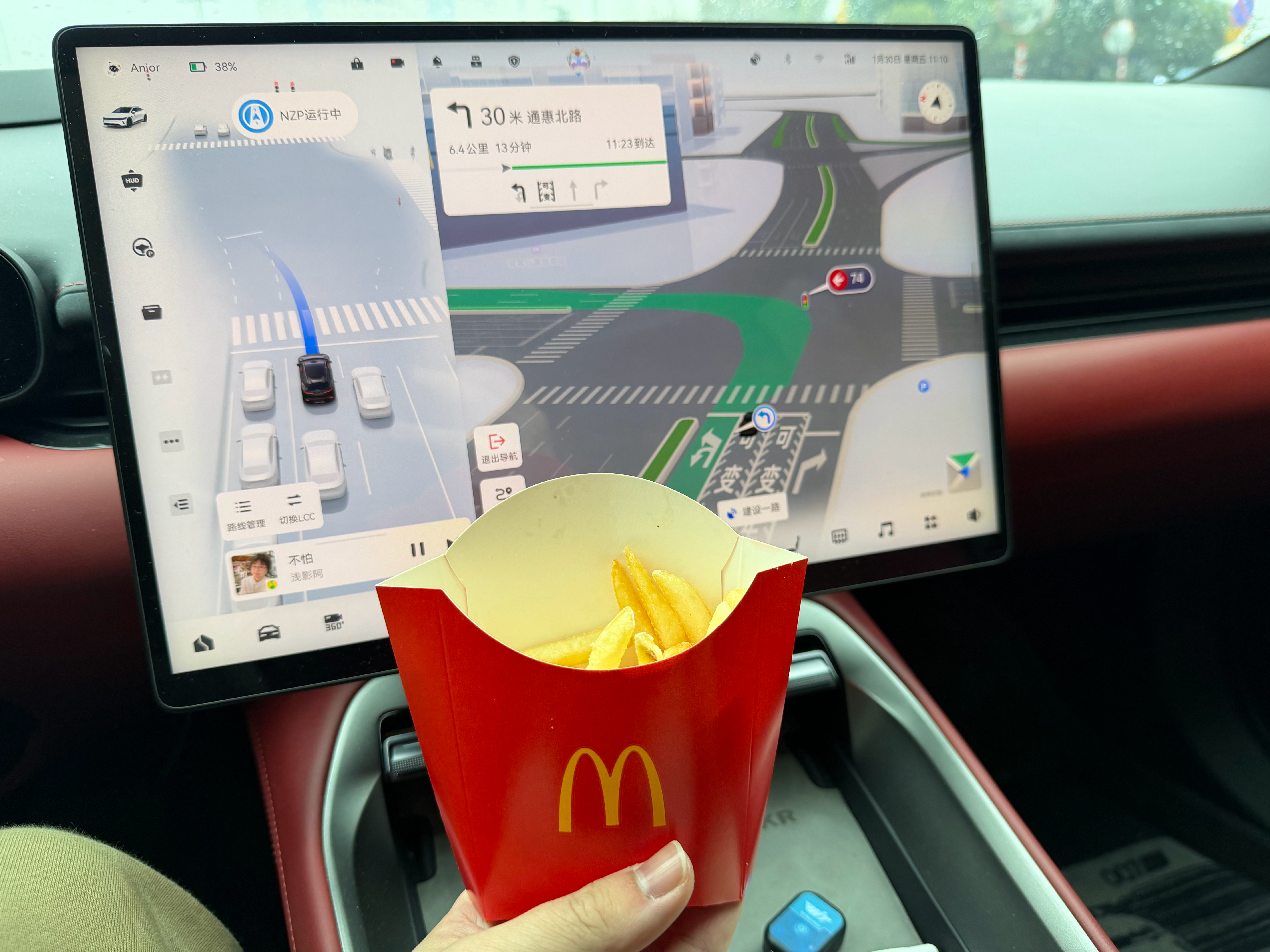 我爱麦当劳🍔PS：红灯吃俩口极氪007gt