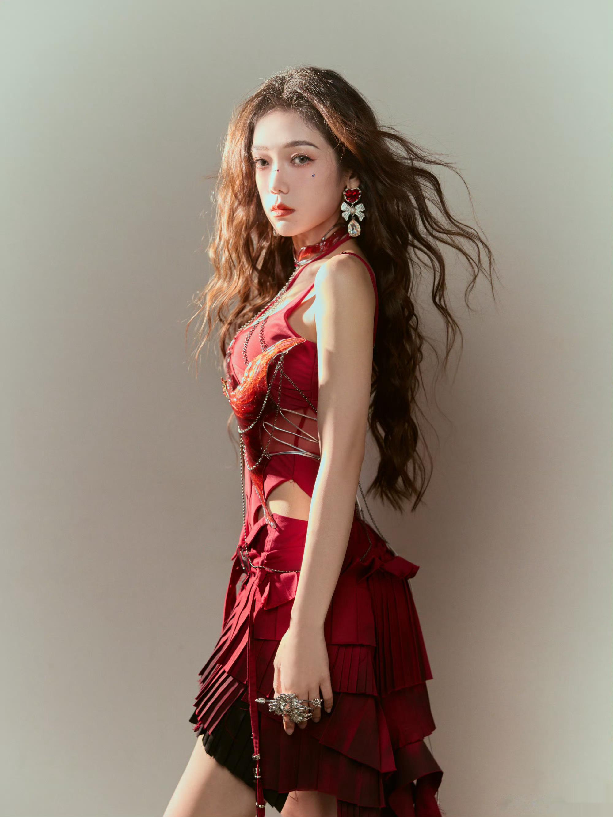 #希林娜依高女巫妆#、#希林娜依体态# 希林娜依高女巫妆，希林娜依体态，我爱了！