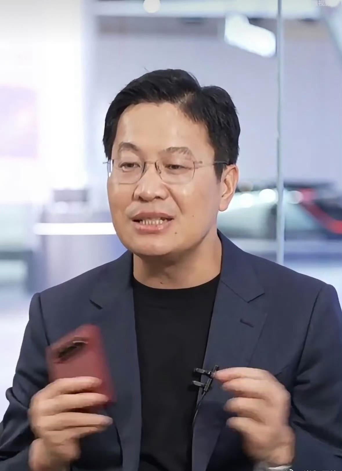 万元档位的中折叠正式浮出水面📱元器件成本上涨，直接把新机定价抬到新台阶。面对万