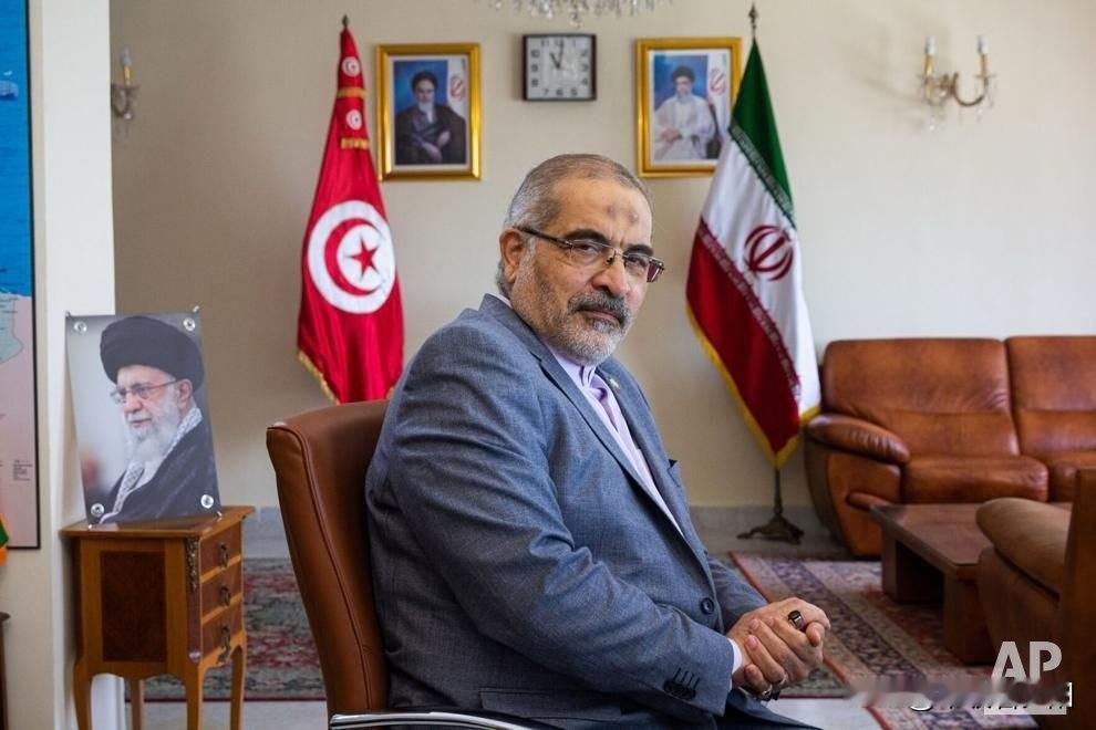 伊朗驻突尼斯大使向塔斯社透露，美国在谈判中要求伊朗：一，共同管理霍尔木兹海峡；二