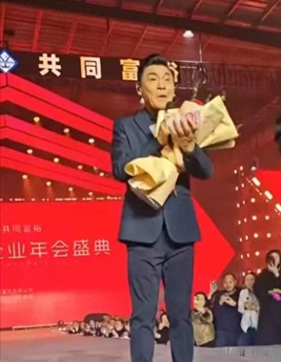 看懂分钱的初心，屠洪刚婉拒崔培军的年会红包