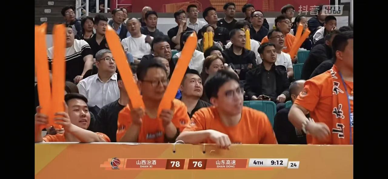 山东高速高校助威团远征太原