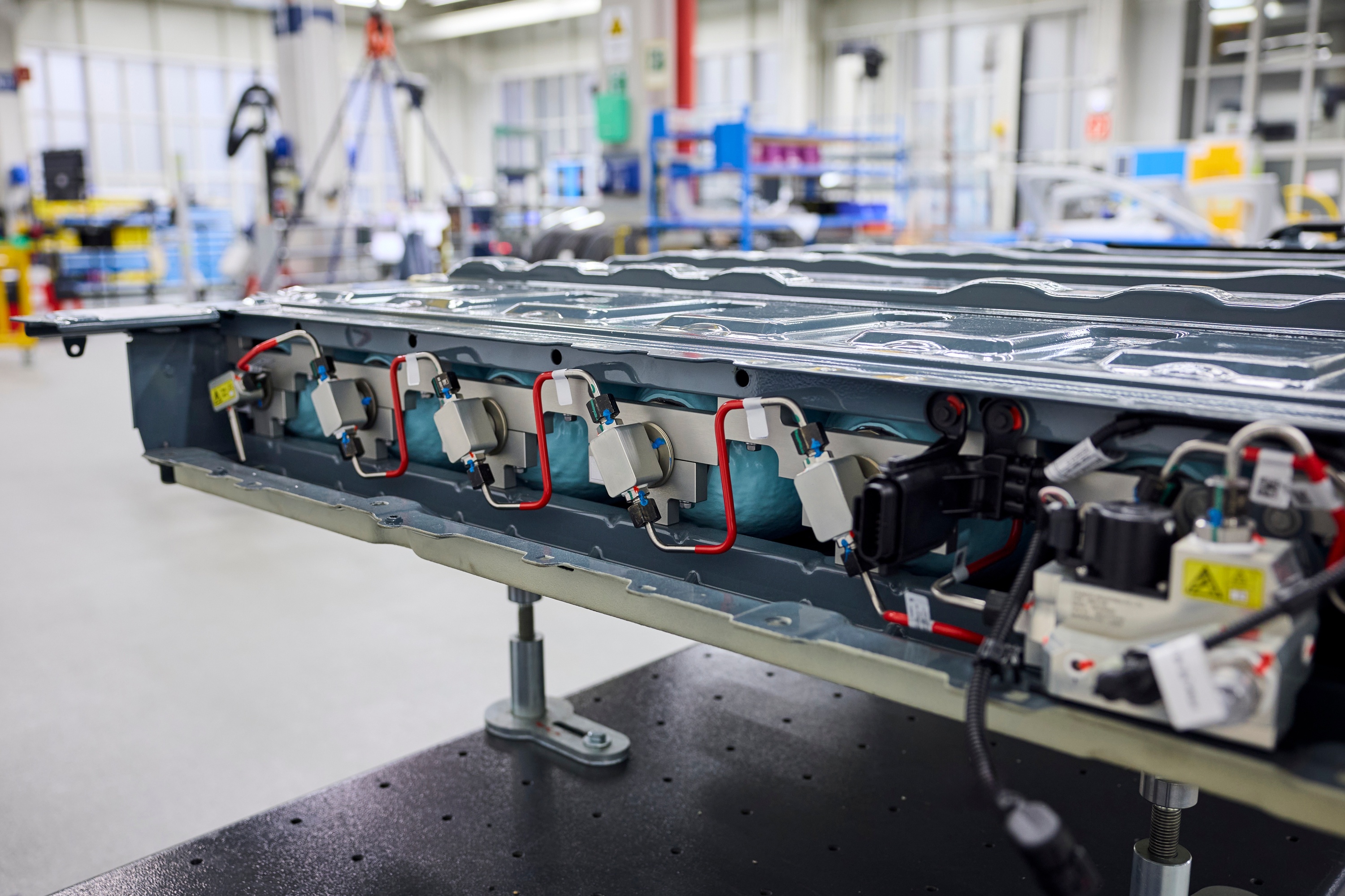 宝马向大家介绍自家氢动力车型 iX5 Hydrogen 所采用的的全新氢气罐技术