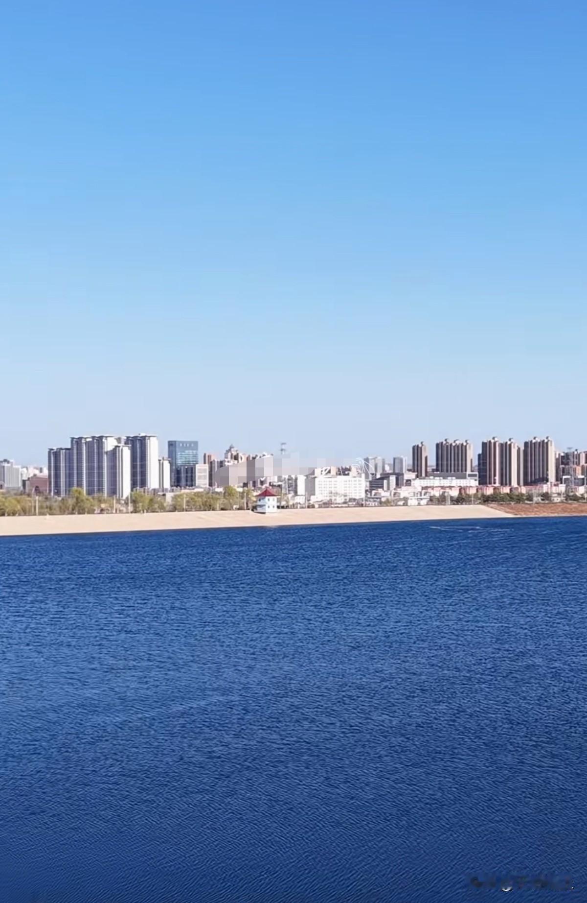 快看，听说这是中西部非省会第一城——榆林的外滩风光，高大上不？[捂脸][捂脸][