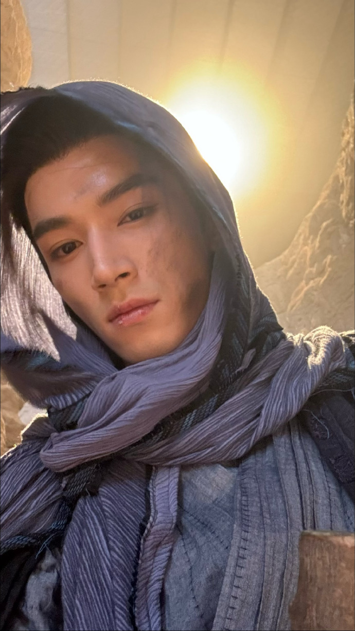 王星越一不小心流浪到大漠王星越不是说好是神捕吗 神捕王星越的荒漠历险记充满意外与