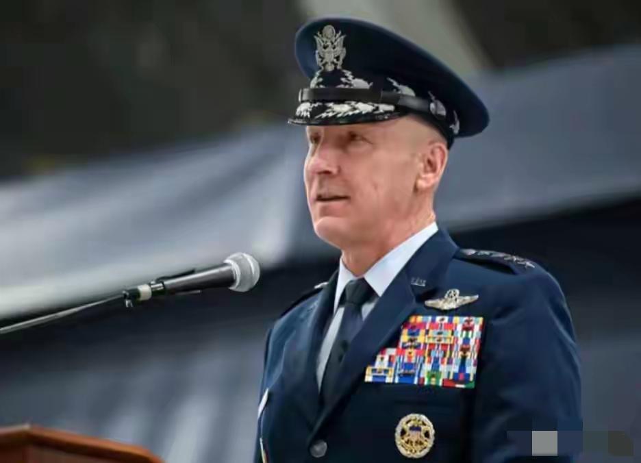 美军急踩刹车！推翻对华政策，砍军舰弃六代机，是真怂还是憋大招

美军此番动作绝非