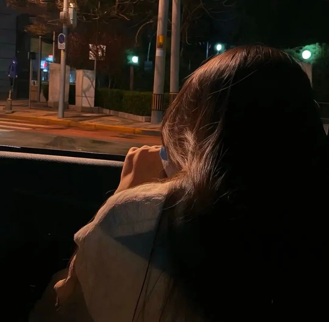 只有见面那一刻 你才属于我 没名没分的关系 终究上不了台面 亲爱的 祝你幸福 