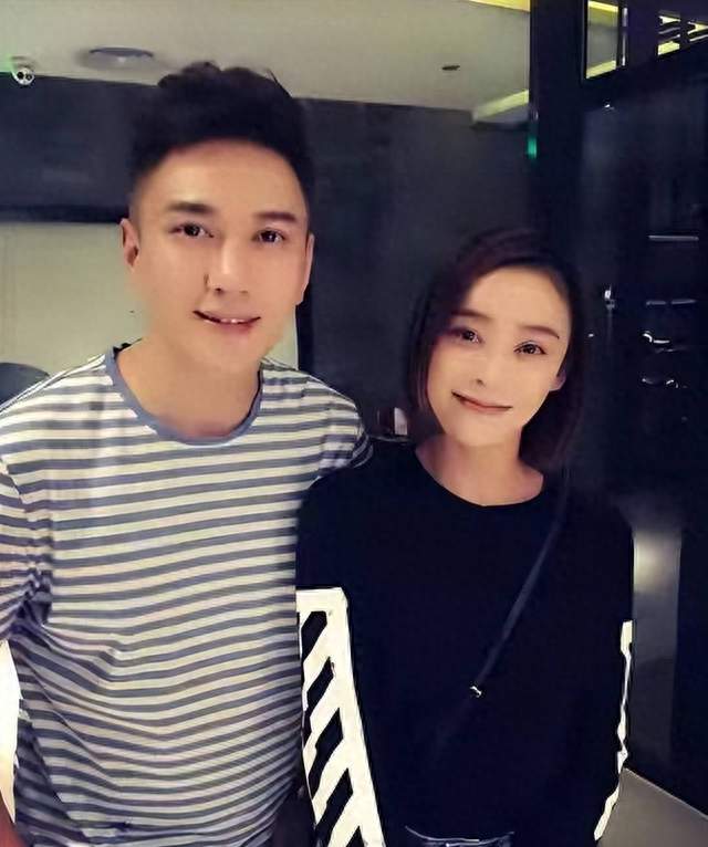 飞天视帝王仁君的另一面：爱捉弄人，曾把袁姗姗像小鸟一样拎着玩