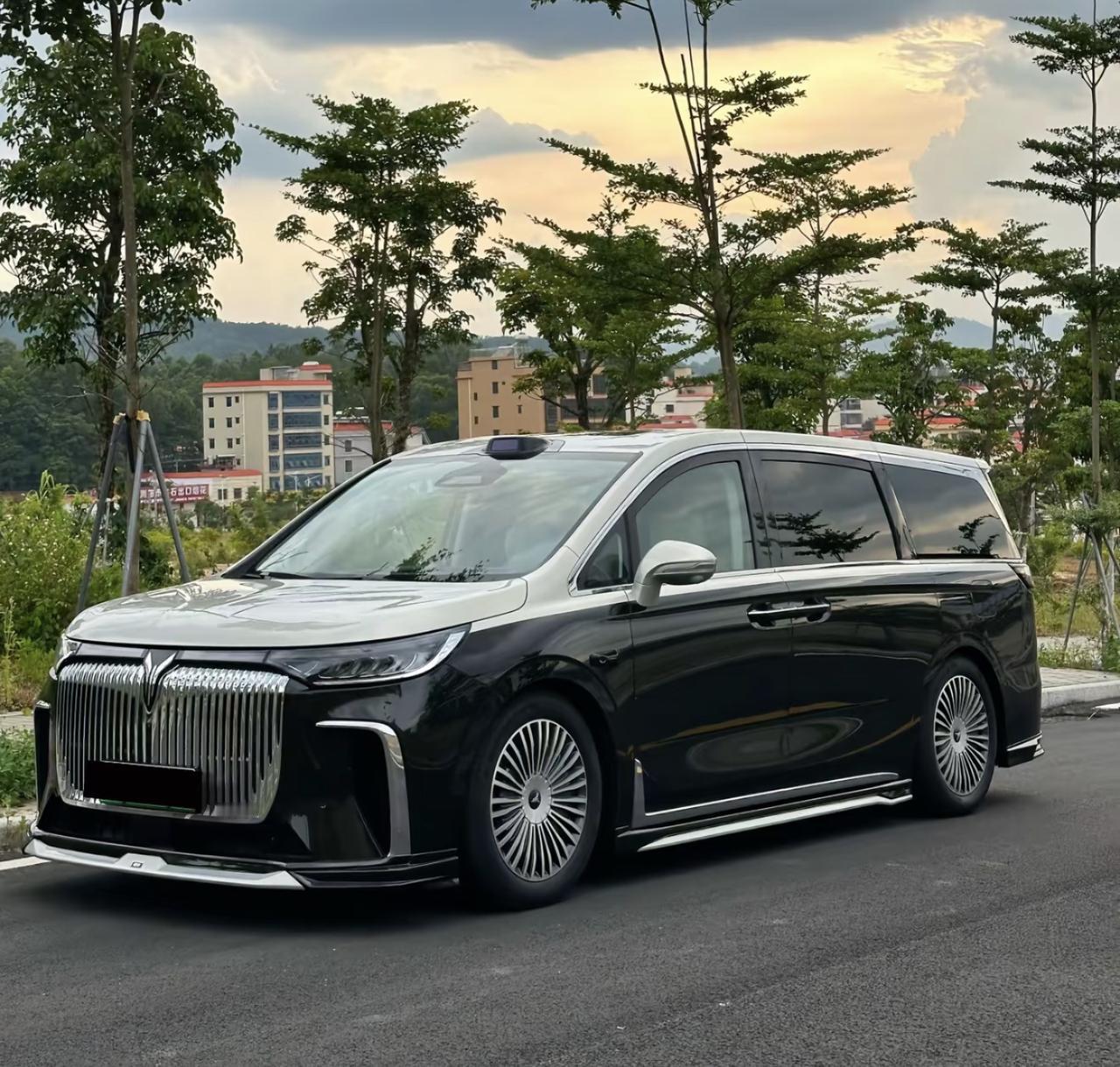 岚图梦想家的性能配置核心在于 “高性能电动架构” ，彻底革新了传统MPV的驾控体