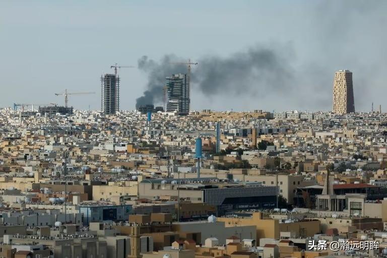 沙特阿拉伯刚刚直接向伊朗发出威胁：若你们再侵犯我国领土或破坏能源设施，我们将反击