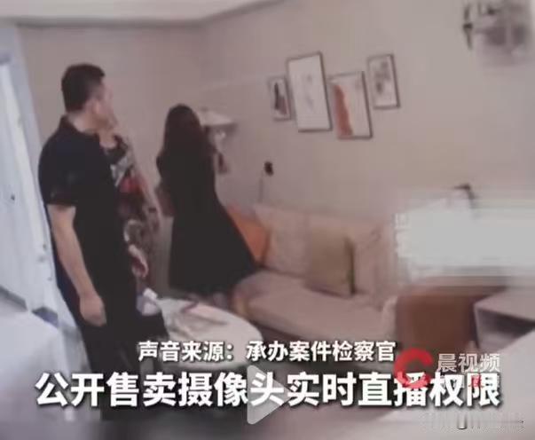 江苏宿迁，一对情侣入住民宿，之后迫不及待就开始亲密，殊不知二人缠绵的画面，都被屋